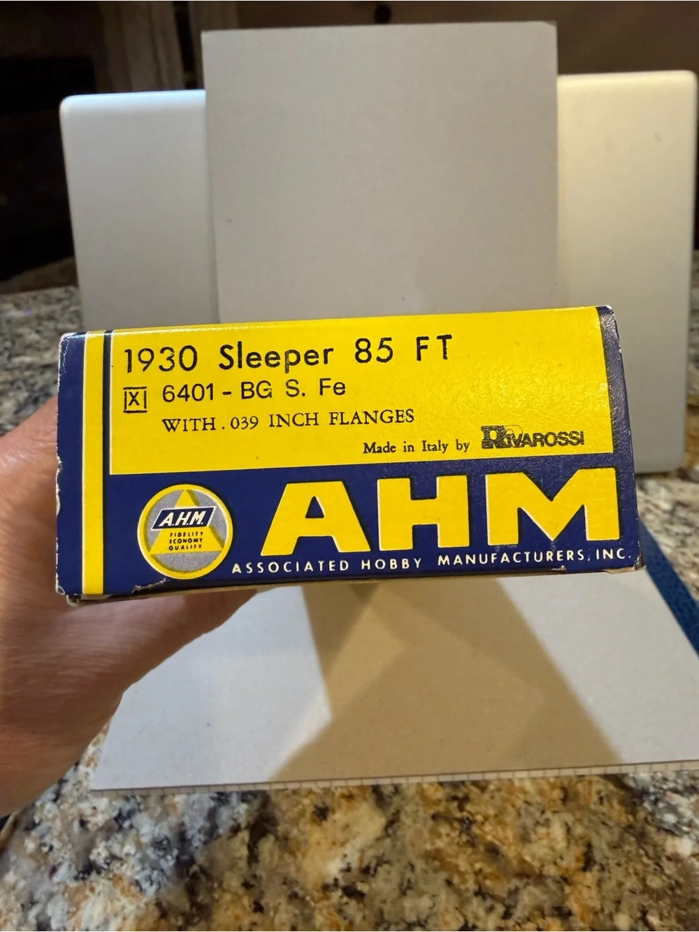 AHM 1930 Sleeper 85 Ft HO Scale #6401- BG Santa Fe #1377 New in Box